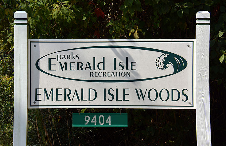 Emerald Isle Woods sign