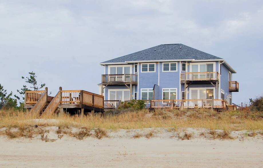 Newly Renovated... Vacation rental home in Emerald Isle, NC settings