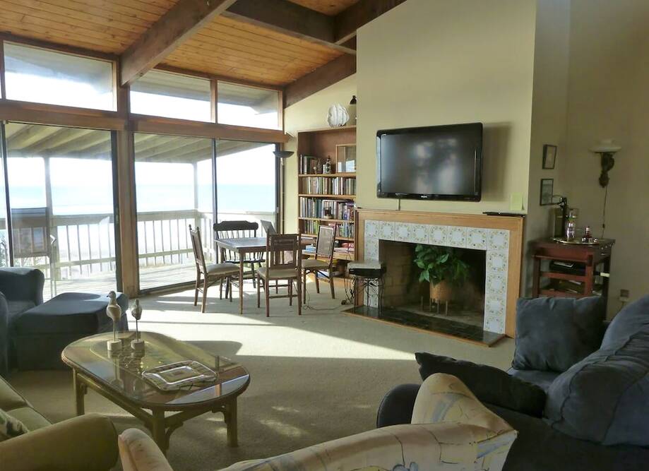 Ocean Front PINE... Vacation rental home in Pine Knoll Shores, NC
