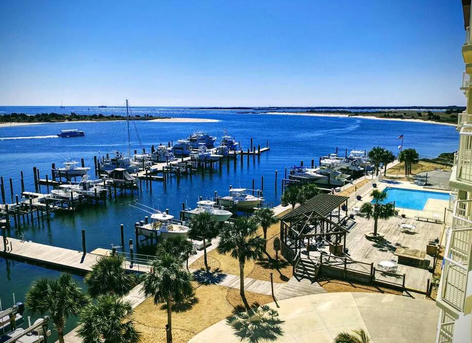 5th Floor Condo... Vacation rental home in Beaufort, NC settings